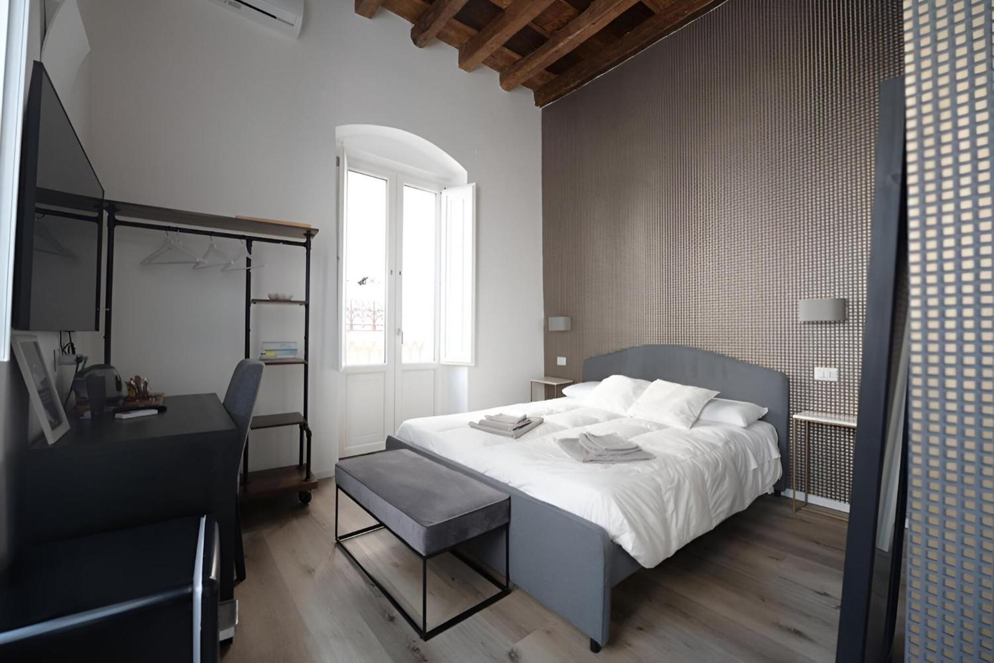 Bari Landlord 8 - Una Finestra Sulla Cattedrale エクステリア 写真